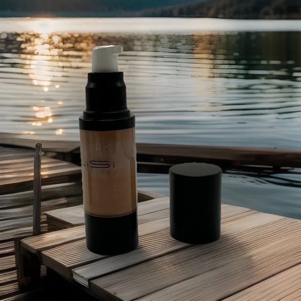 Base de maquillaje líquida SILK VEIL de LiSi Cosmetics con FPS 15